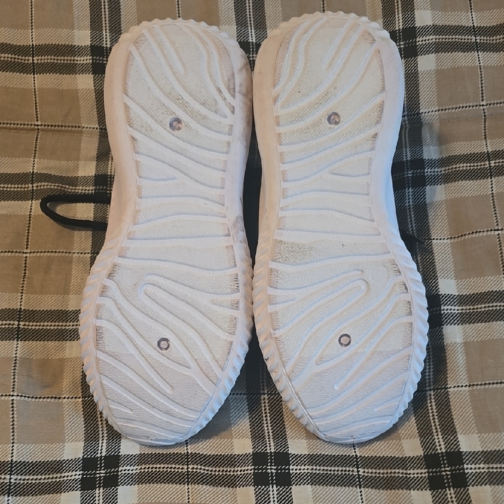 Danskin Black Women's Shoes - Picture 2 of 3